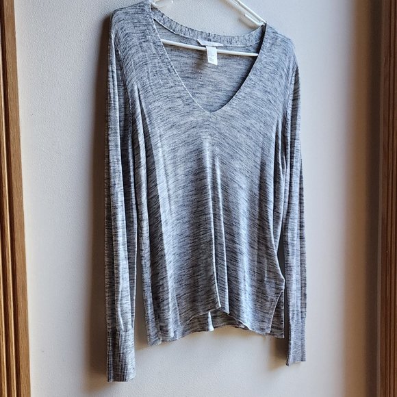 H&M Light Gray V-Neck Jersey Size Medium - Picture 2 of 15